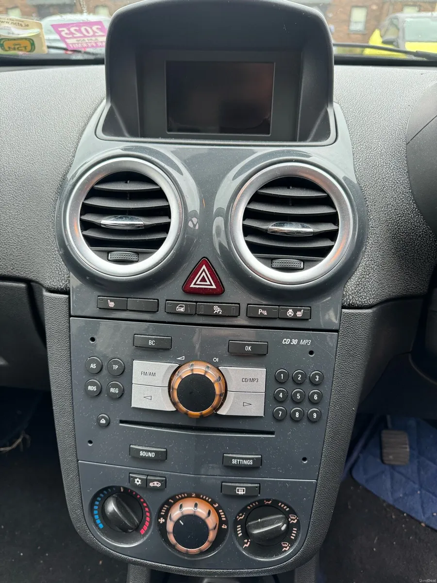 Opel corsa 2011 , 1.4 petrol - Image 3