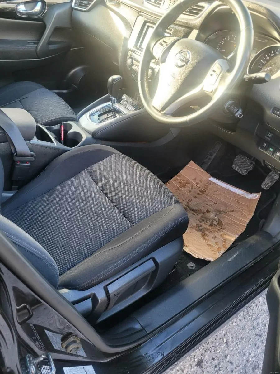 AUTOMATIC QASHQAI LOW MILES - Image 4