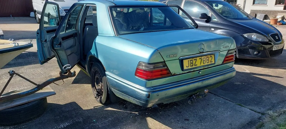 Mercedes-Benz E-Class 1993 - Image 2