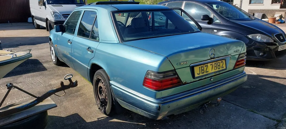 Mercedes-Benz E-Class 1993 - Image 4