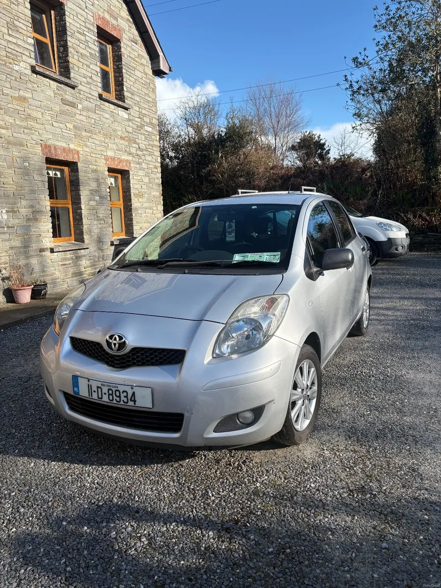 Toyota Yaris 2011 - Image 2