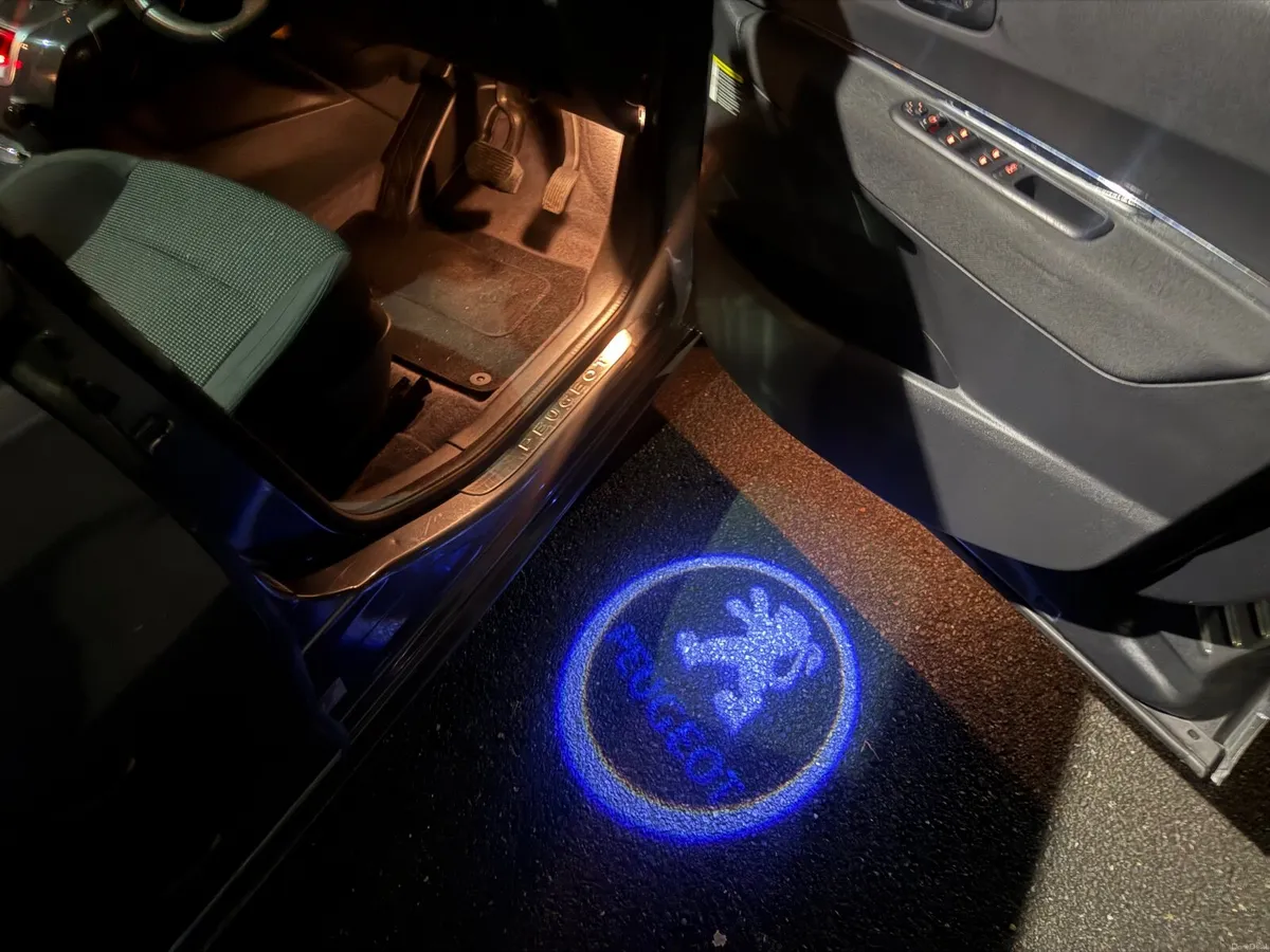 Peugeot 5008 1.6Diesel, Panoramic Roof, New NCT - Image 4