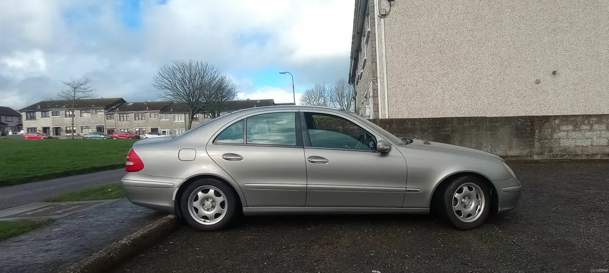 2005 Mercedes-Benz E200 Classic - Image 3