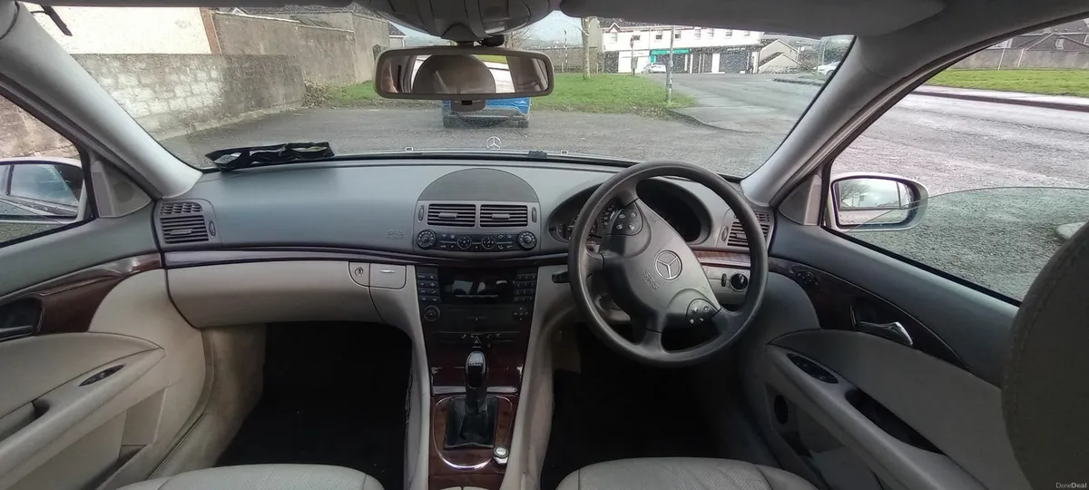 2005 Mercedes-Benz E200 Classic - Image 4