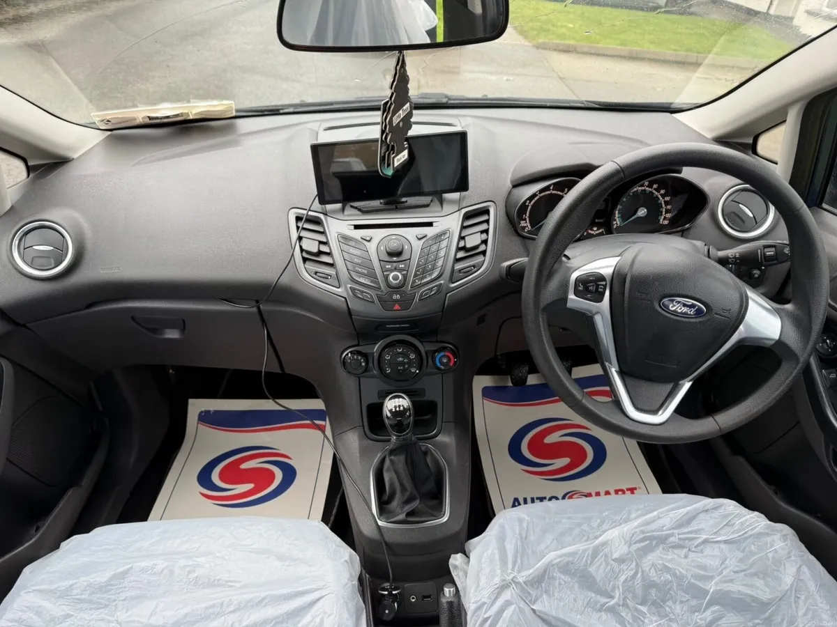 Ford Fiesta 2014 - Image 2