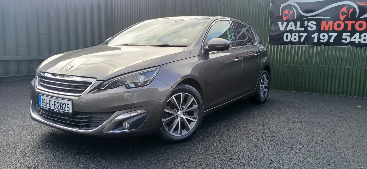 15 Peugeot 308  1.2 Petrol Automatic Gerbox - Image 3
