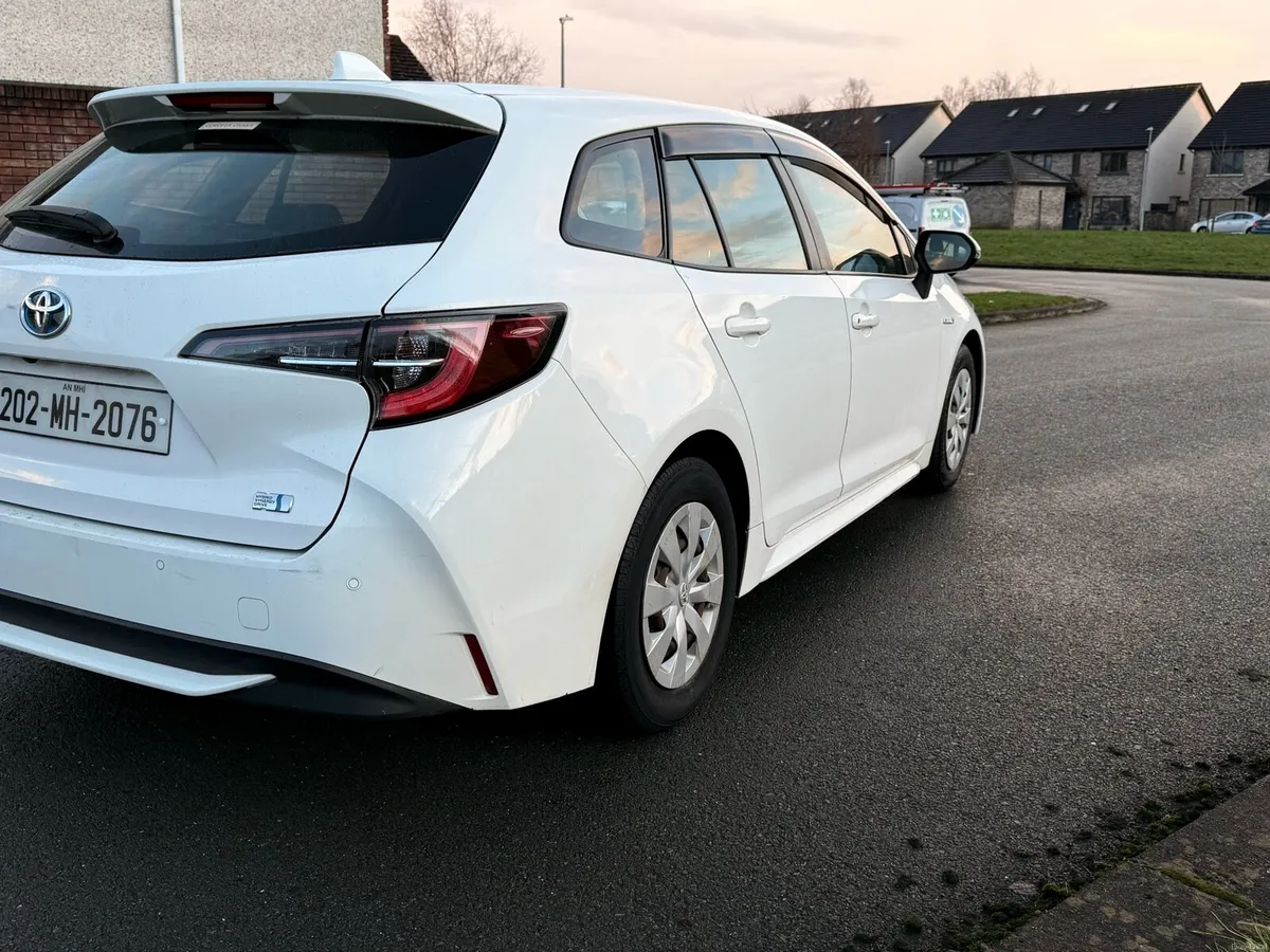 Toyota corolla touring estate - Image 2