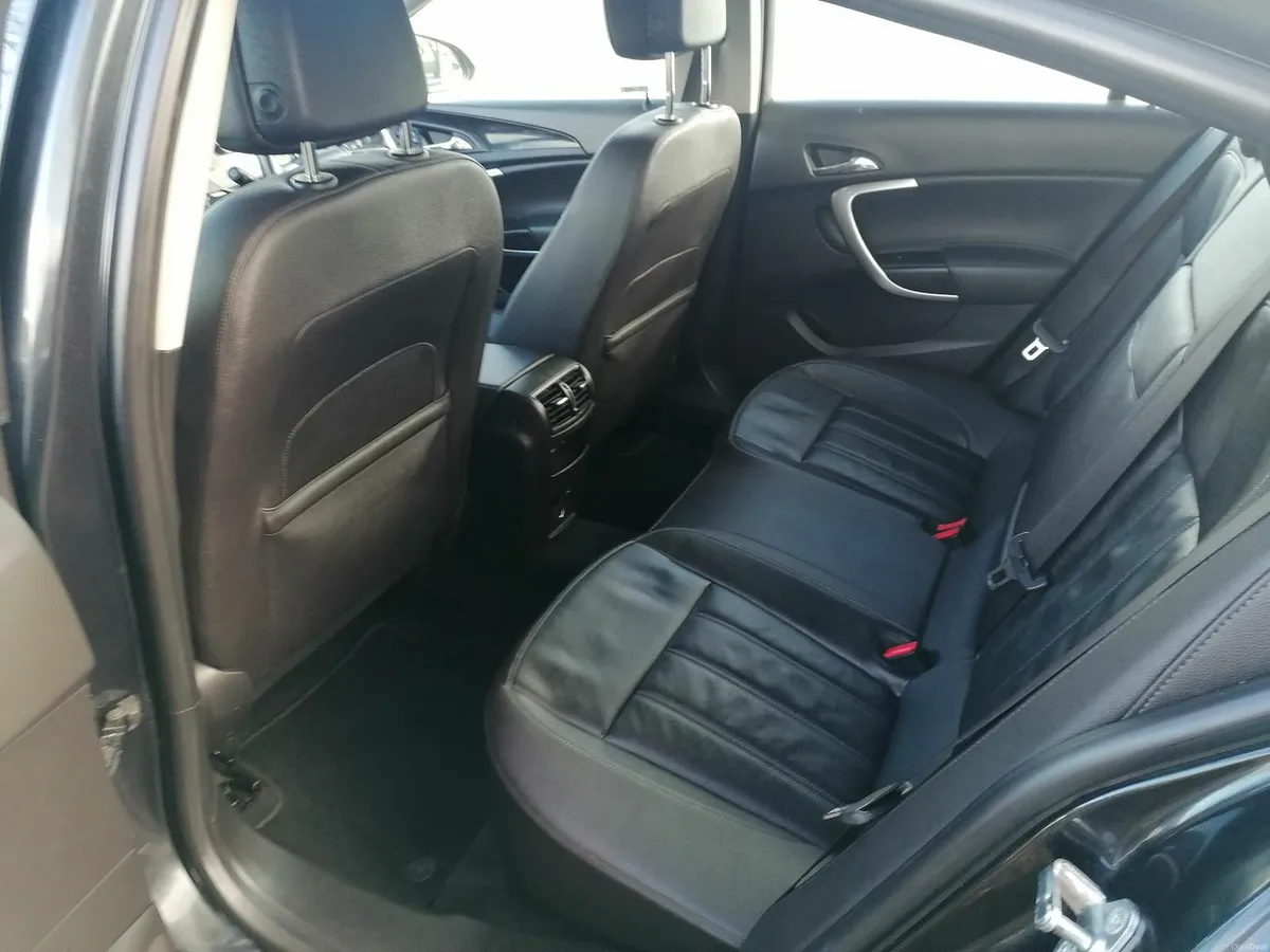 Insignia high spec car low kms - Image 4