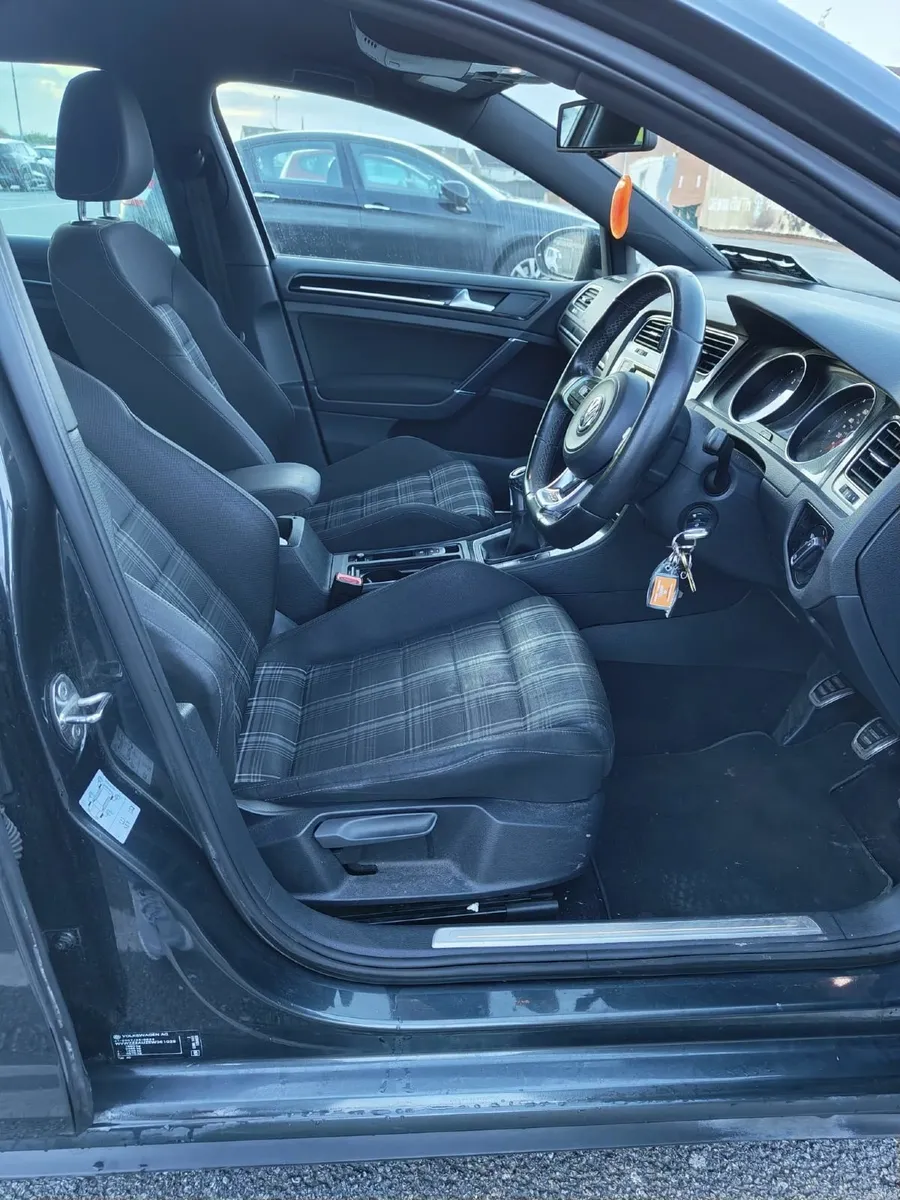 Volkswagen Golf 2014 - Image 2