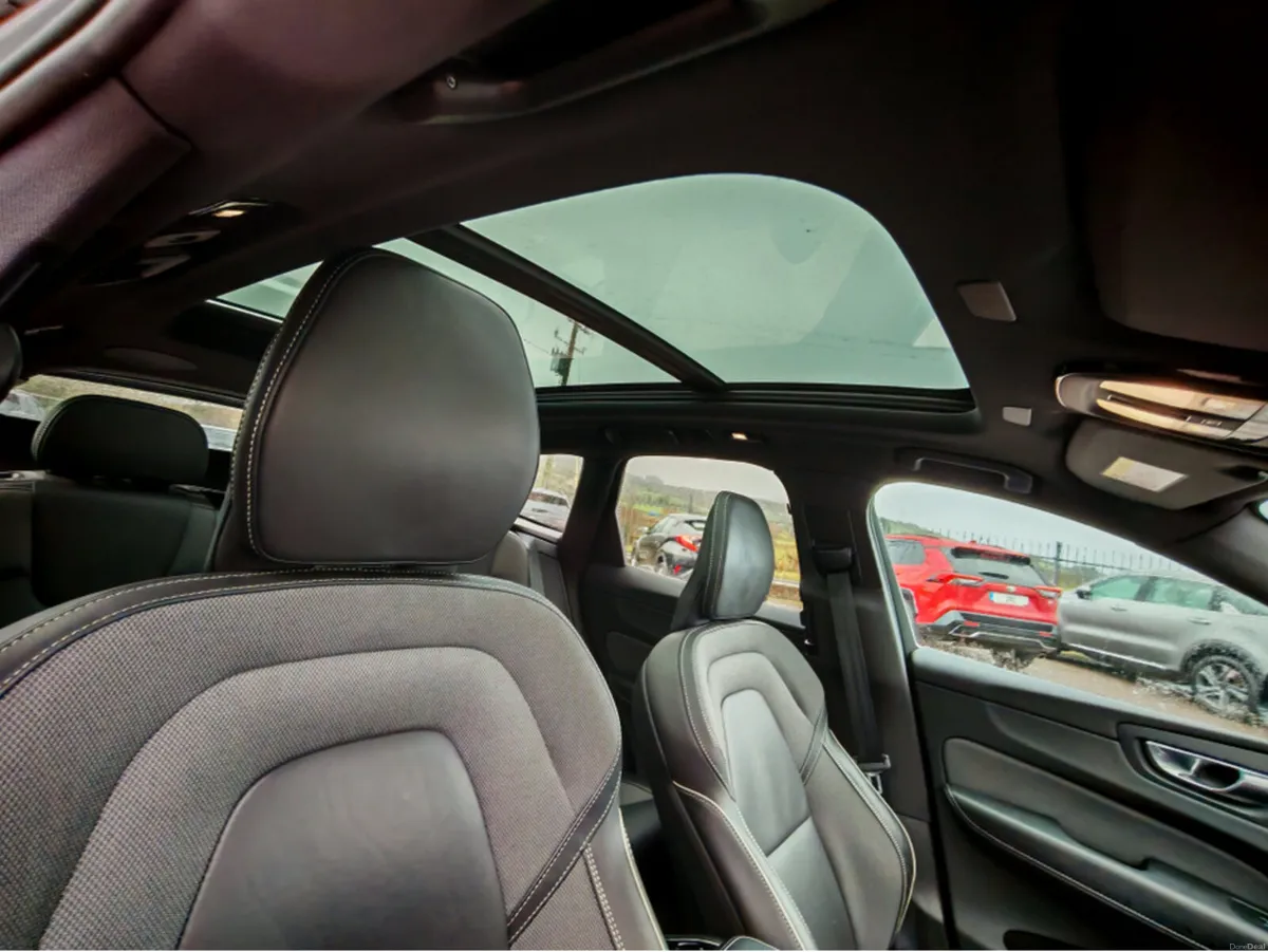 VOLVO XC60 B4 D R-DESIGN 5DR AUTO - Image 2