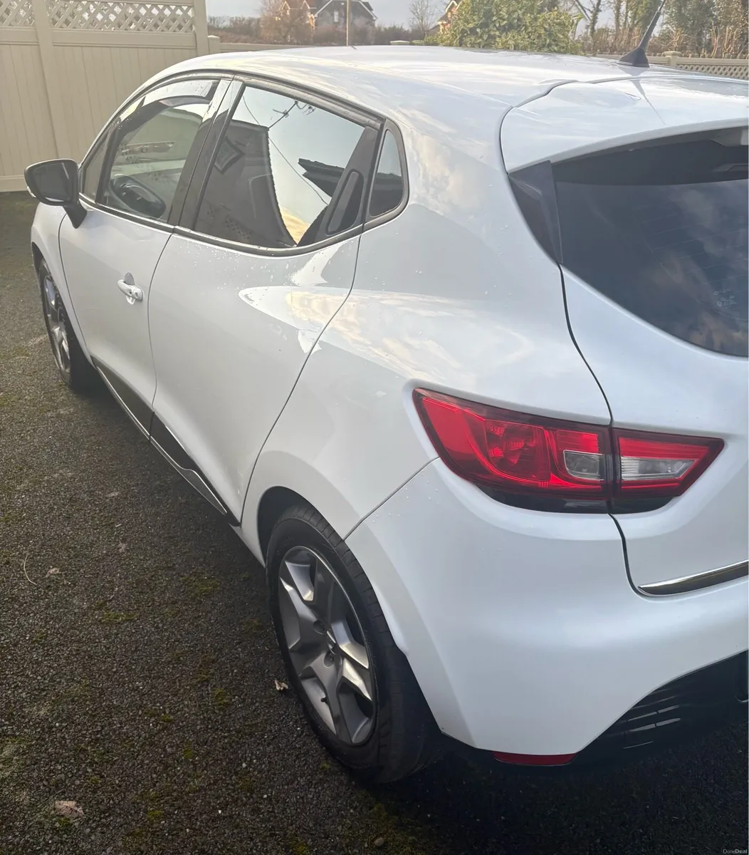 162 Renault Clio - Image 4