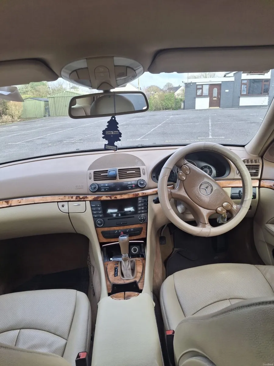 Mercedes E220 - Image 4