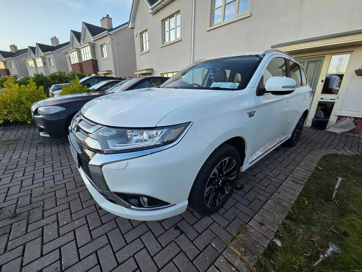 Mitsubishi Outlander 2017 - Image 1