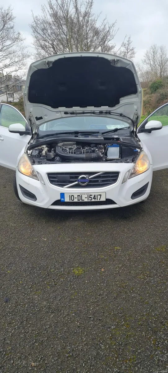 Volvo s60 2.0 diesel *for parts* - Image 2