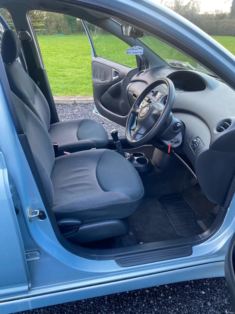 04 Toyota Yaris Sol 5dr - Image 4