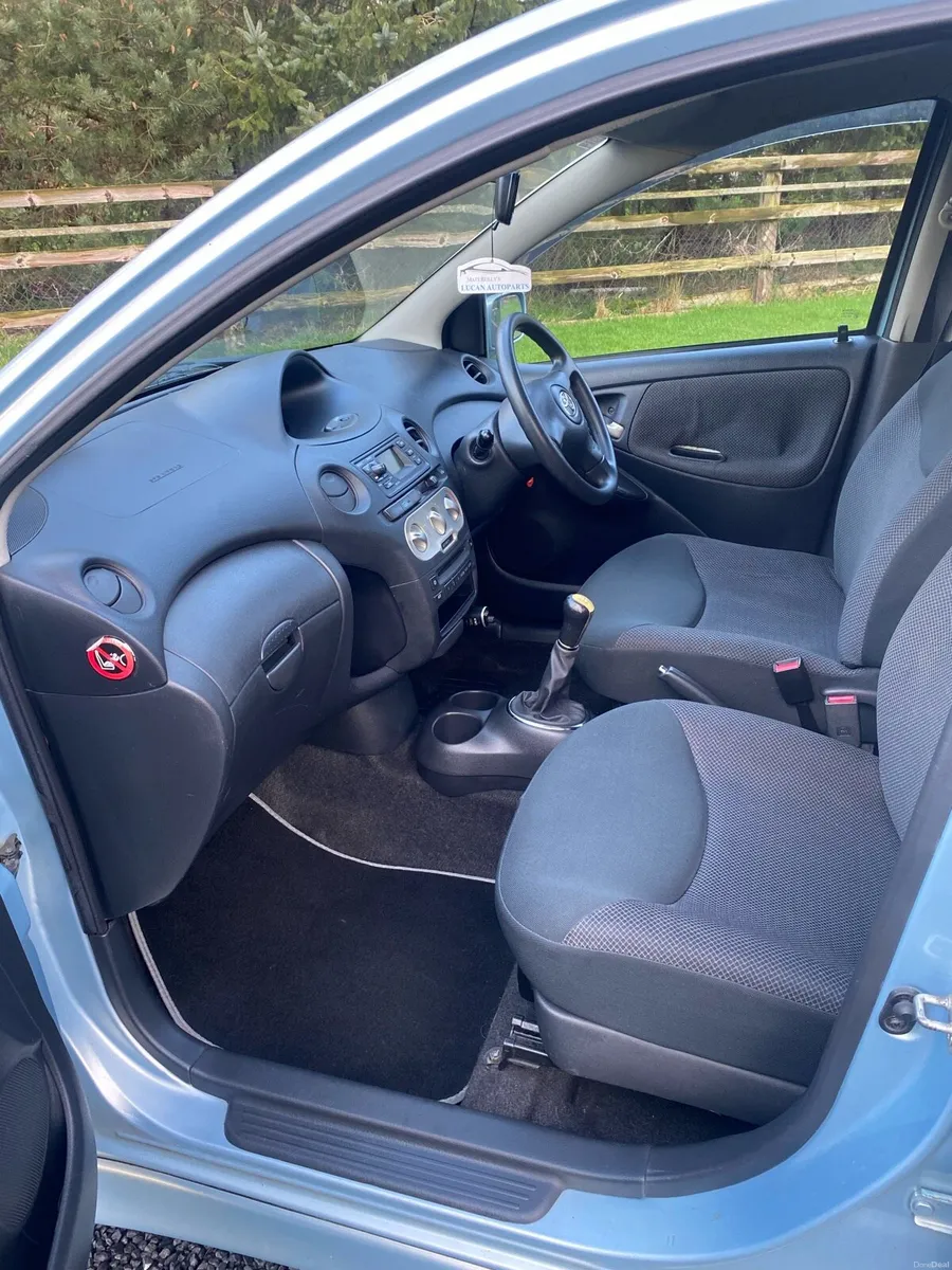 04 Toyota Yaris Sol 5dr - Image 2