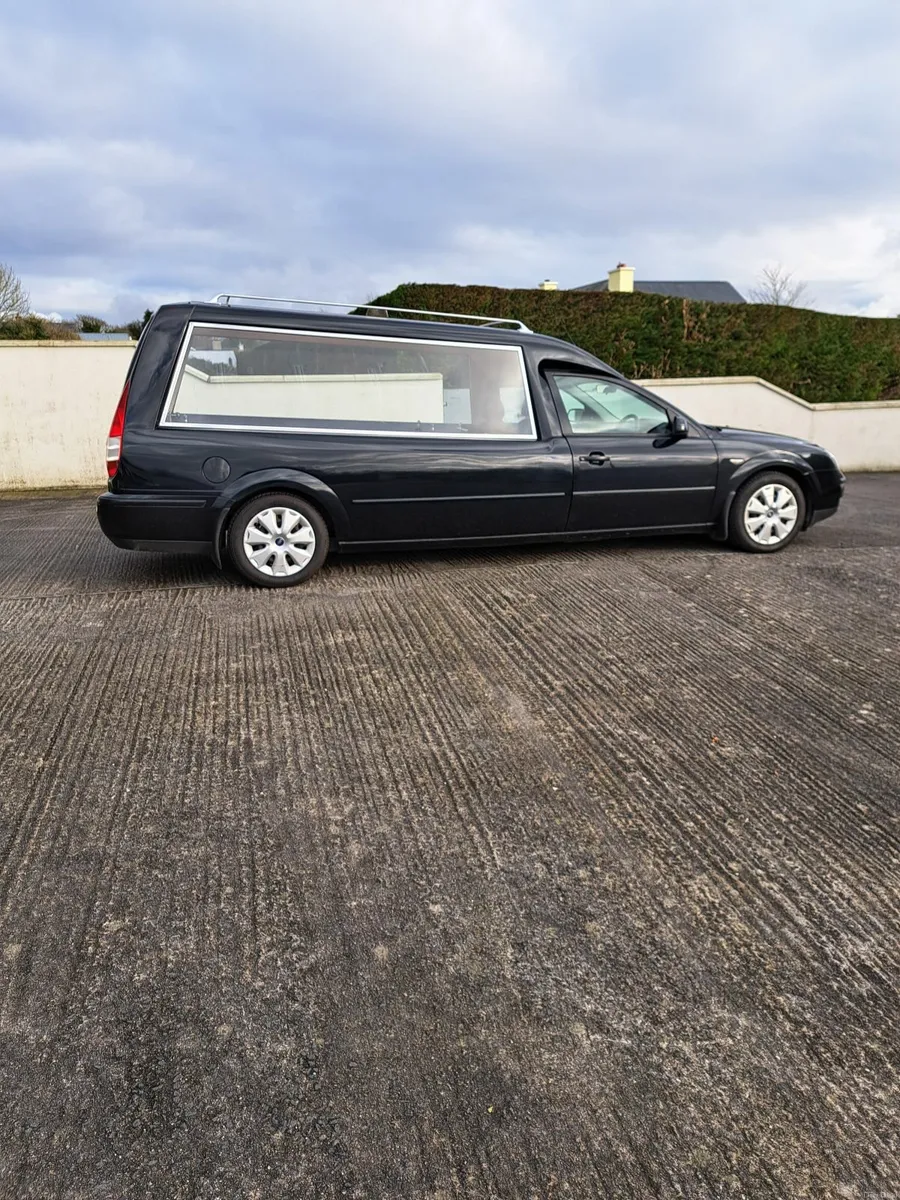 Ford Mondeo Hearse 2004 - Image 1