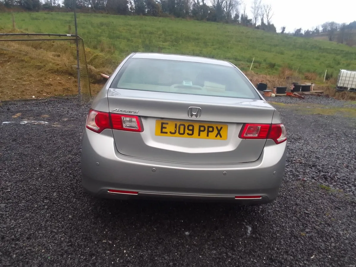 Honda Accord 2009 - Image 3