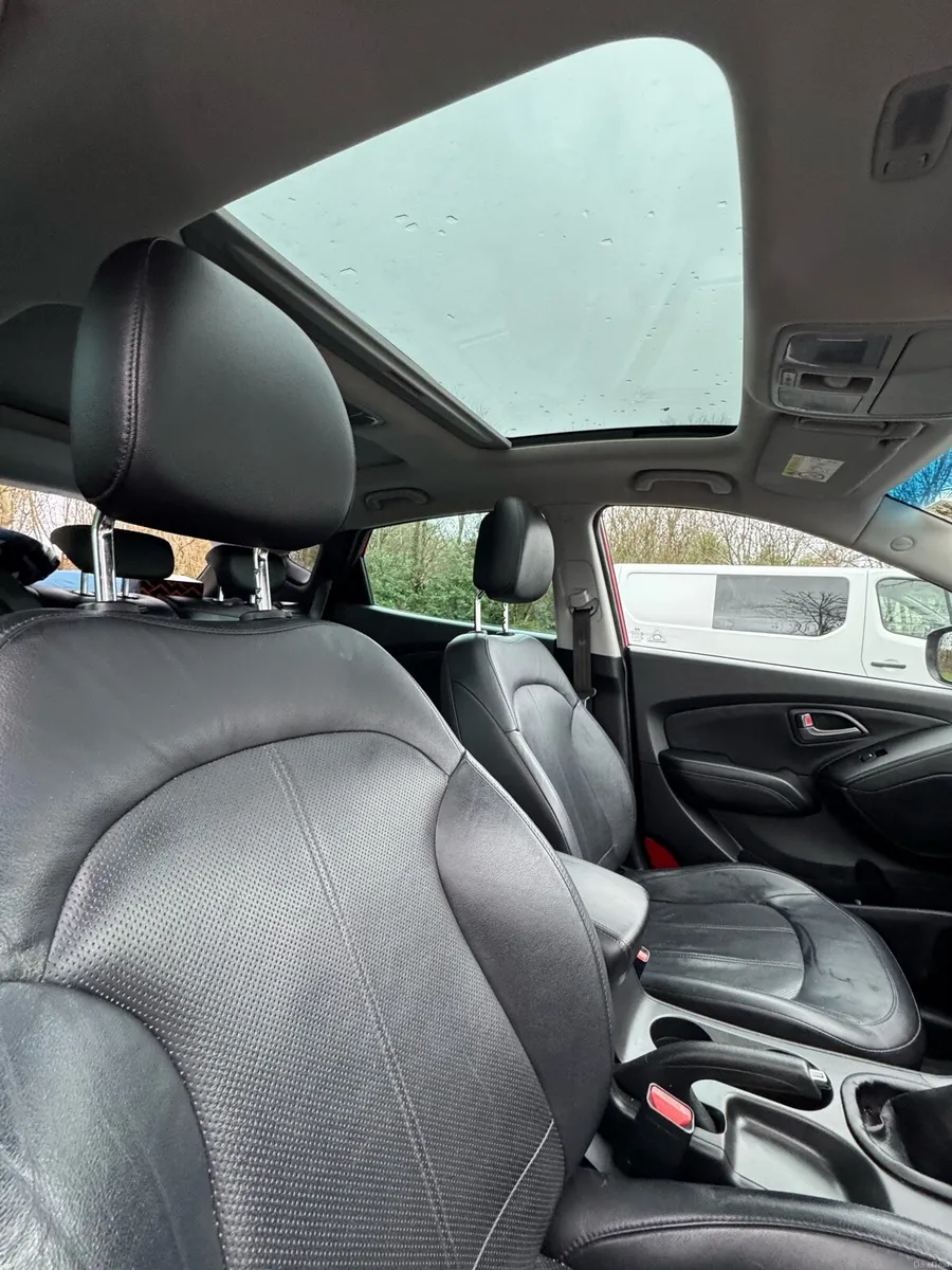 Hyundai ix35 1.7 Premium NEW NCT panoramic roof - Image 4