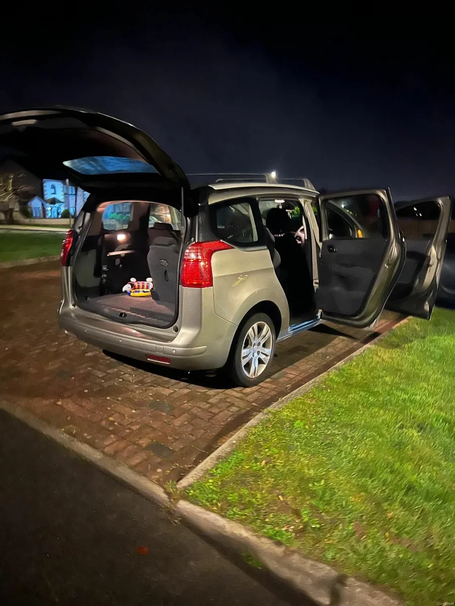 Peugeot 5008 2015 - Image 4