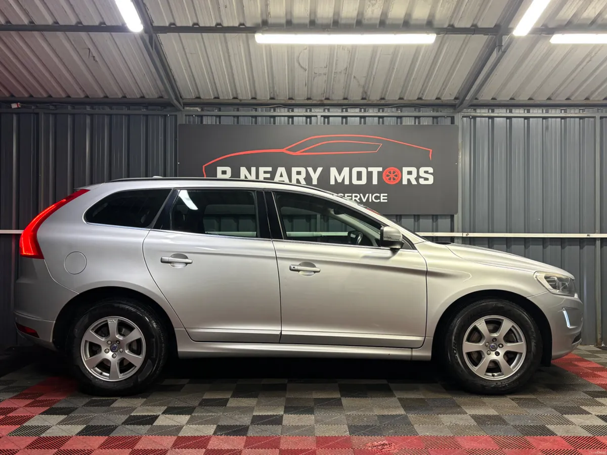 2016 Volvo XC60 D4 (190hp) FWD SE Geartronic - Image 4