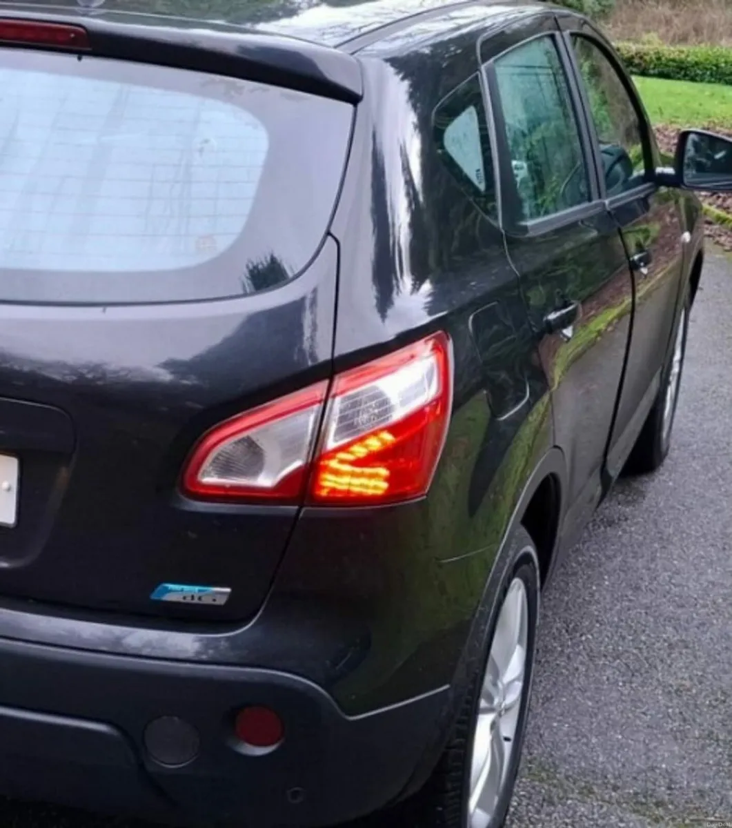 Price €3550 ,New Nct 06/26,Glass Roof,2 Keys - Image 2