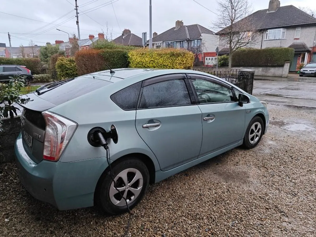 2013 Toyota Prius Plug-in Hybrid - Image 3