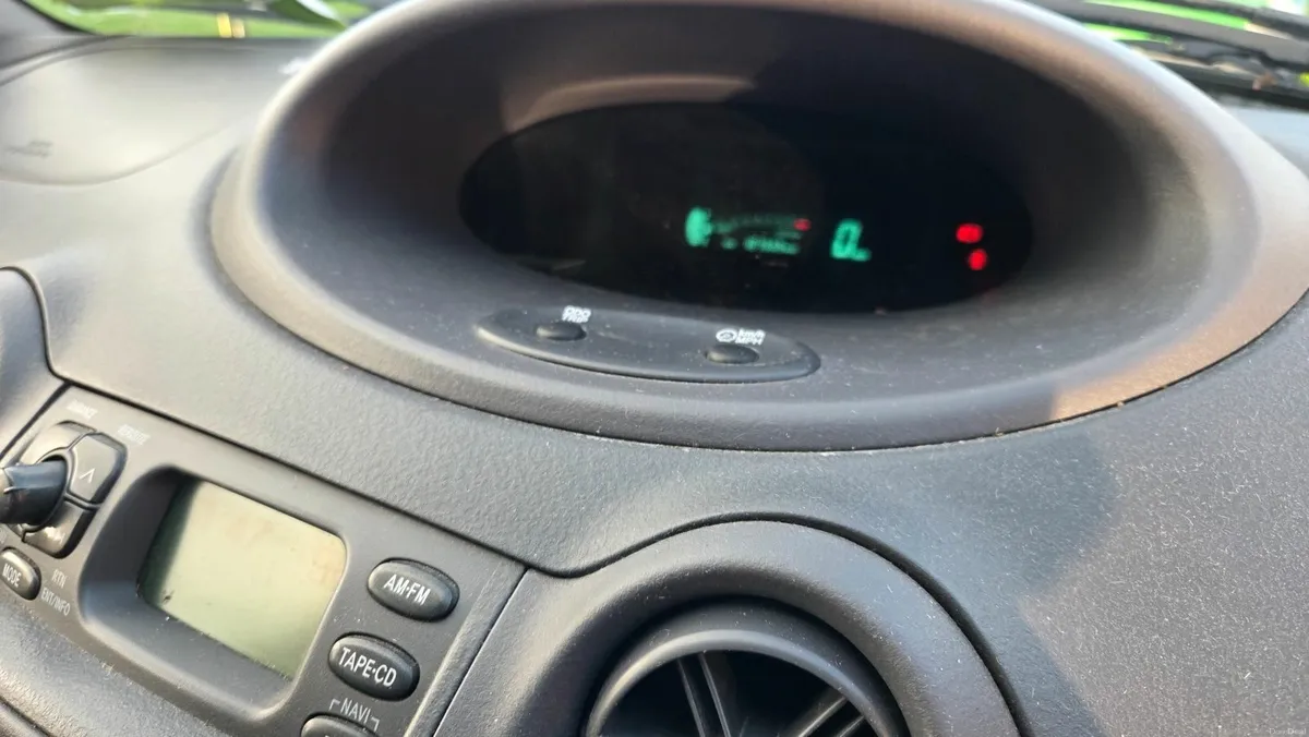 Toyota Yaris 1999 - Image 3