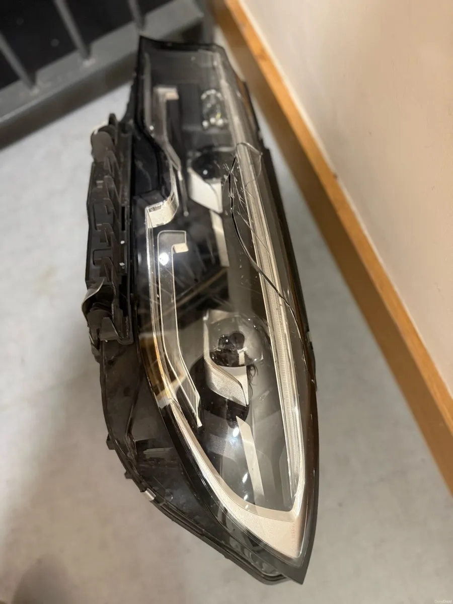 BMW front LED light - Image 1