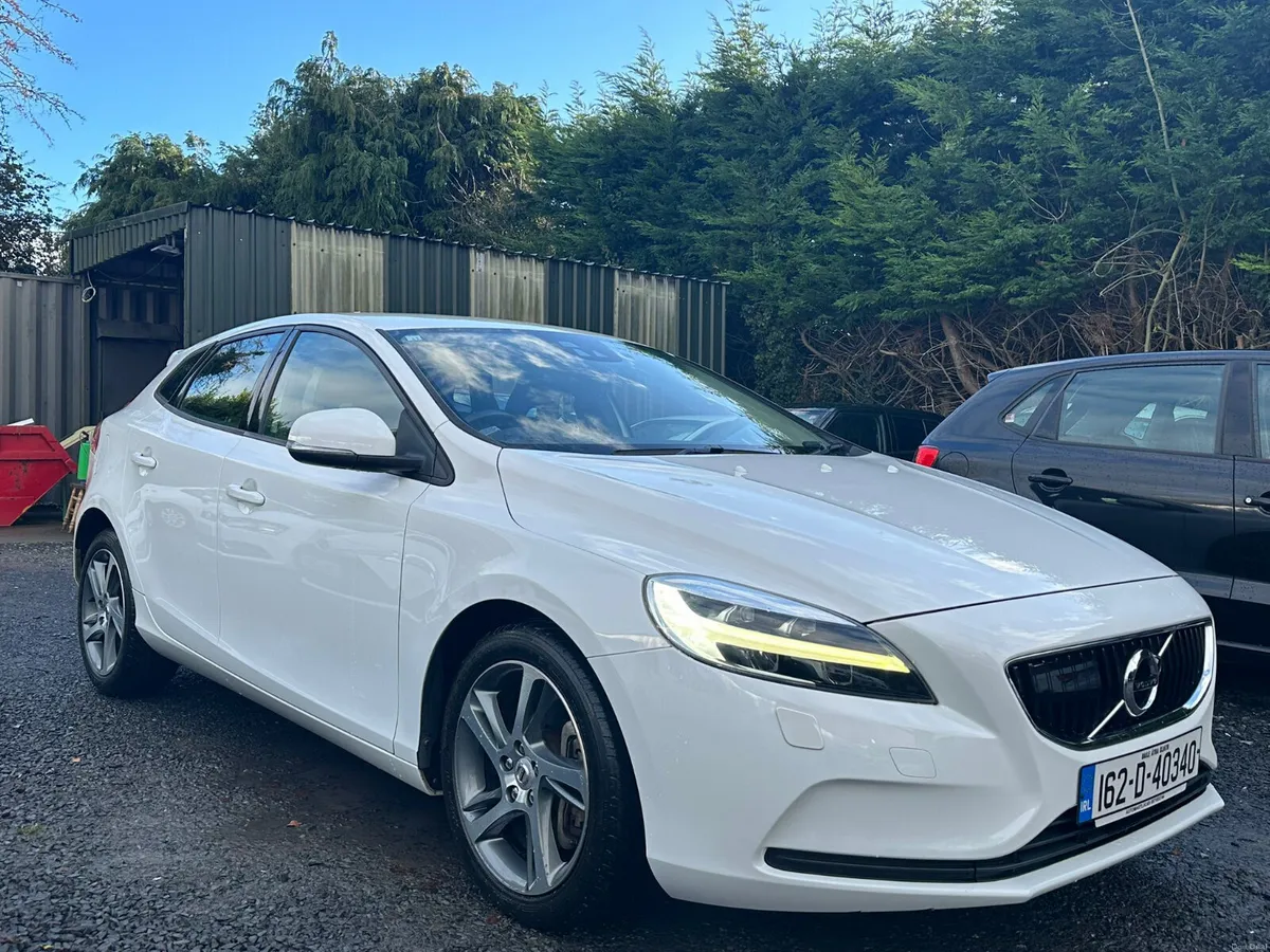 VOLVO V40 2016 1.5 PETROL AUTOMATIC - Image 3