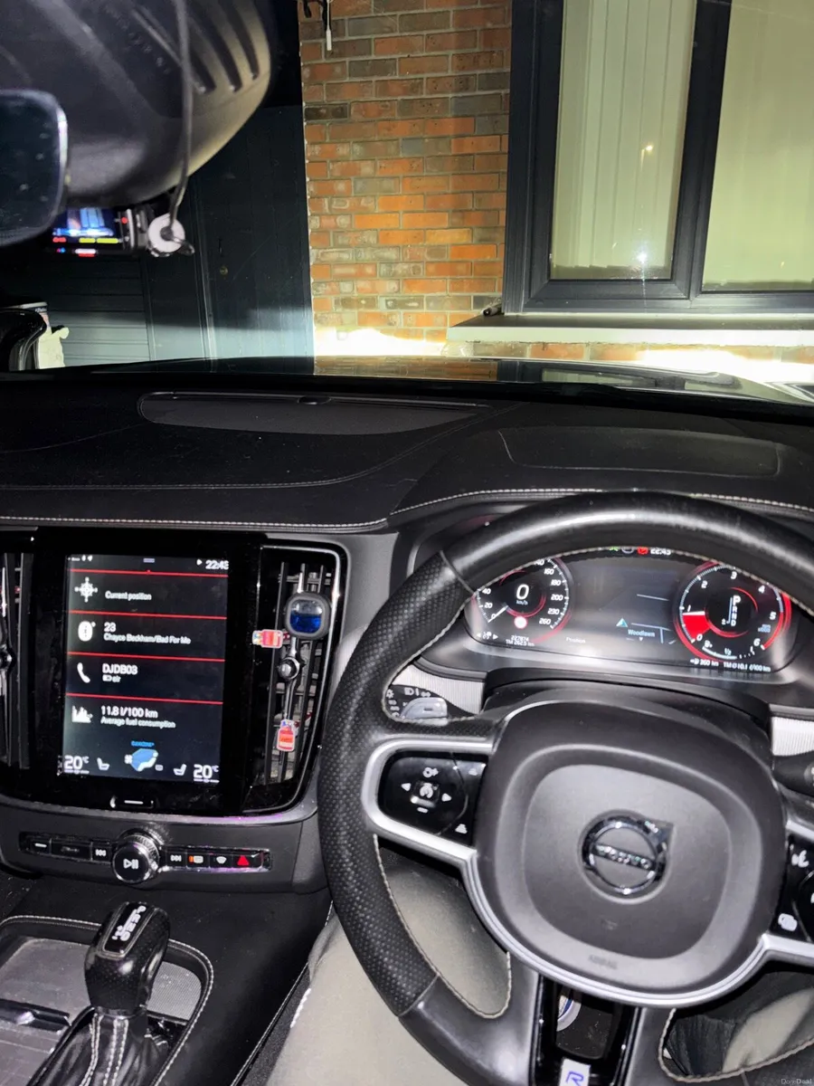 2018 Volvo V90 R-Design - Image 3