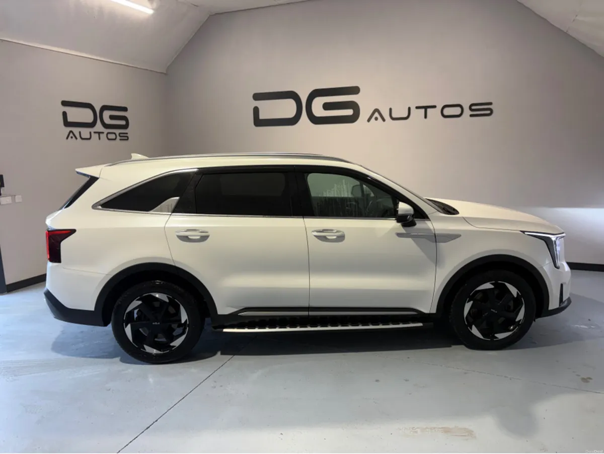 Kia Sorento MASSIVE SPEC - DIESEL - 7 SEATS - LEAT - Image 2
