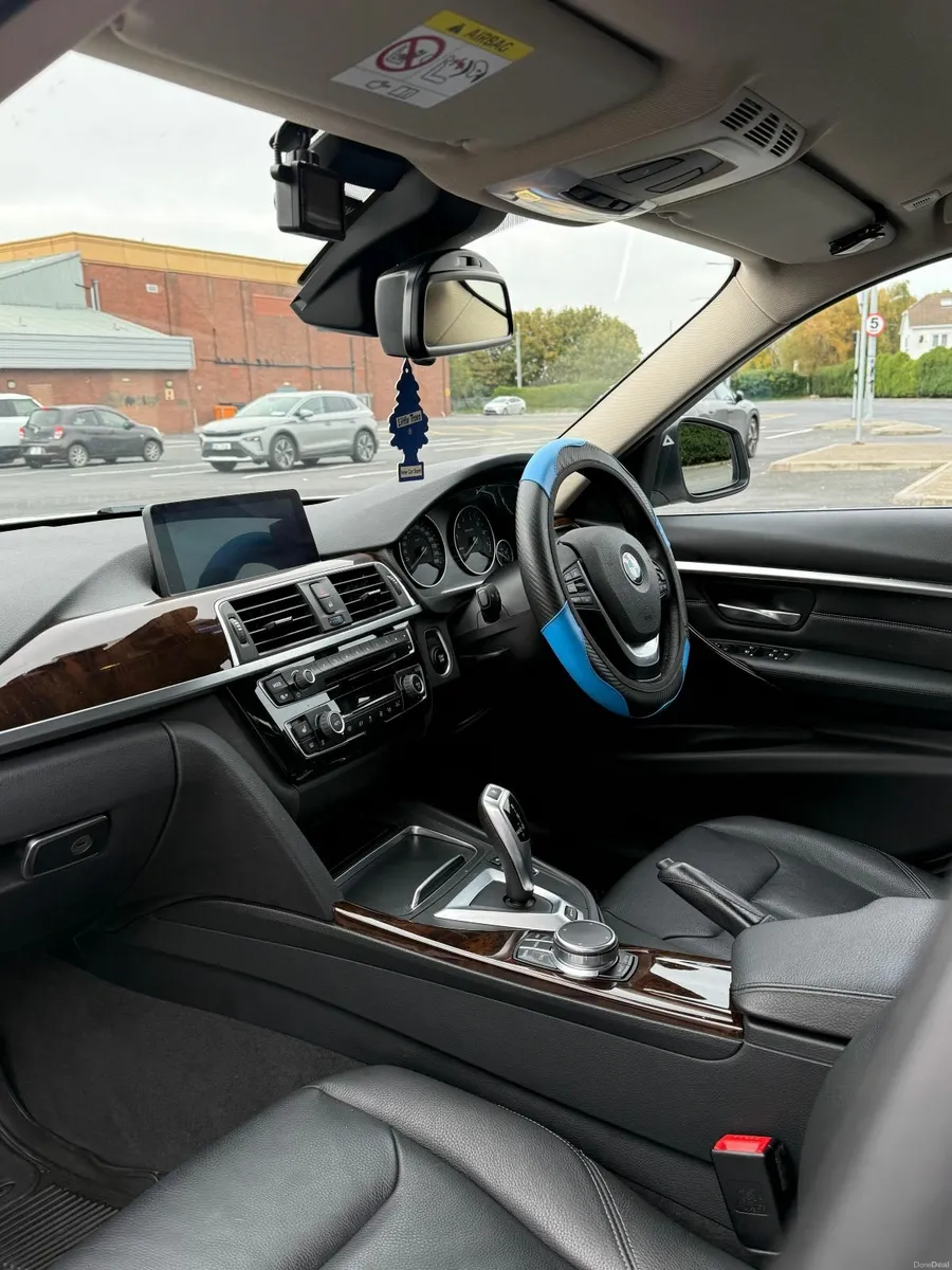 BMW 3-Series 2017 - Image 4