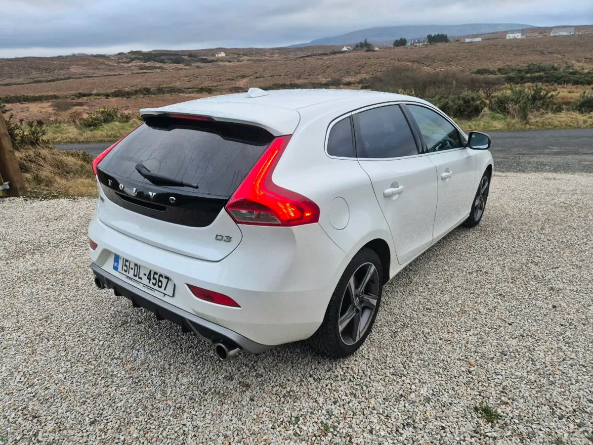 Volvo V40 D3 2.0l R Design - Image 2