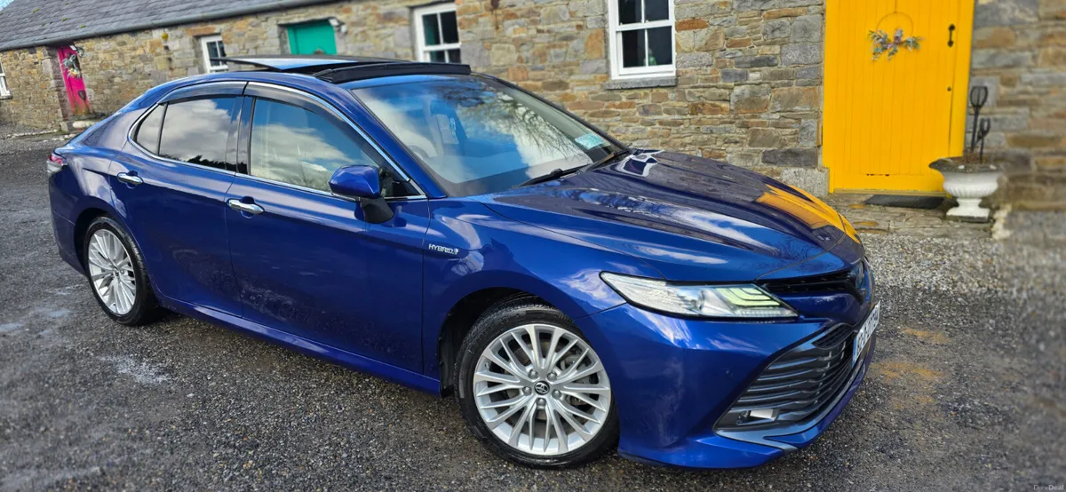 Toyota Camry 2018 PLATINUM - Image 1