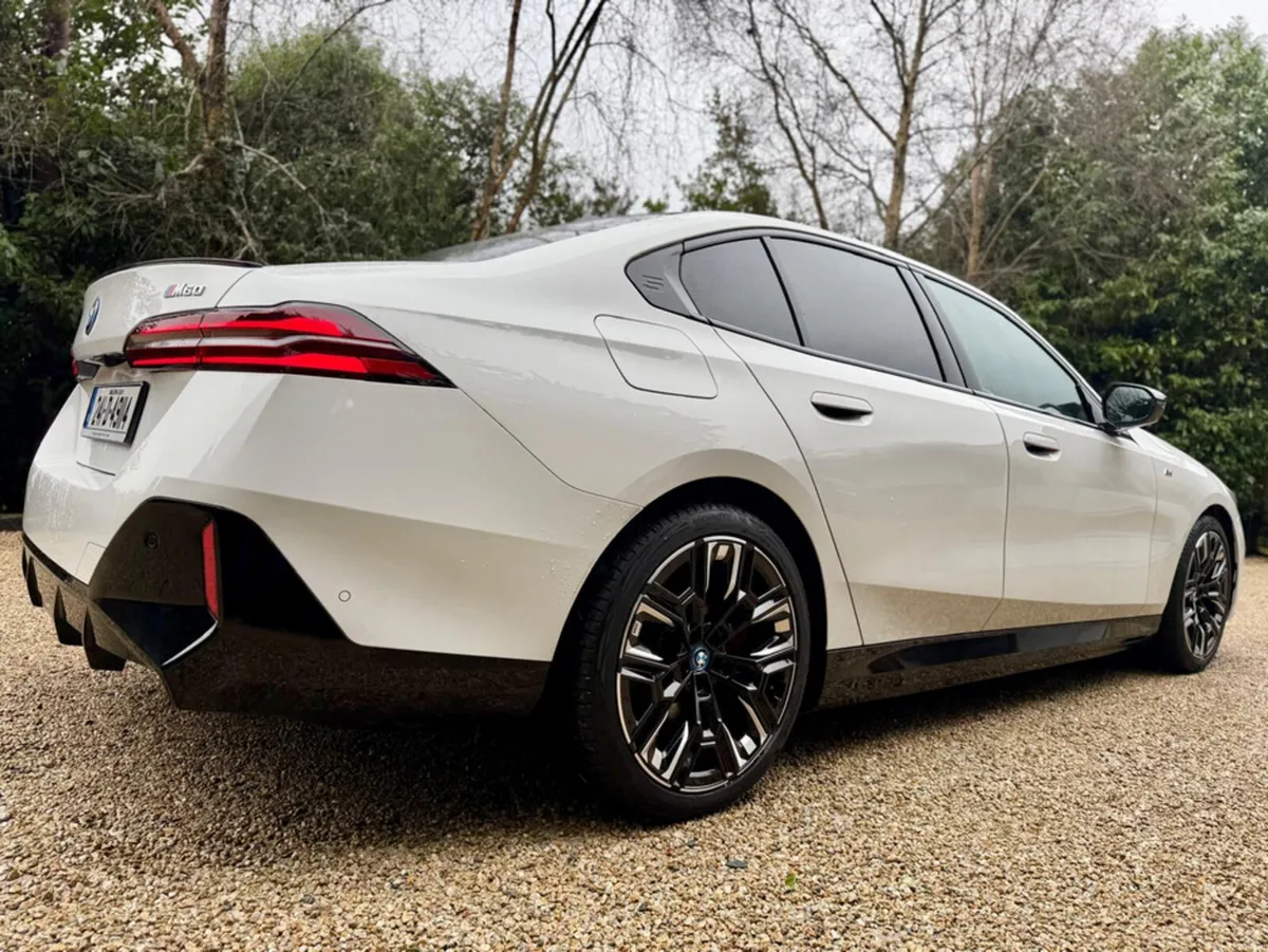 BMW i5 M60 XDRIVE - Image 4