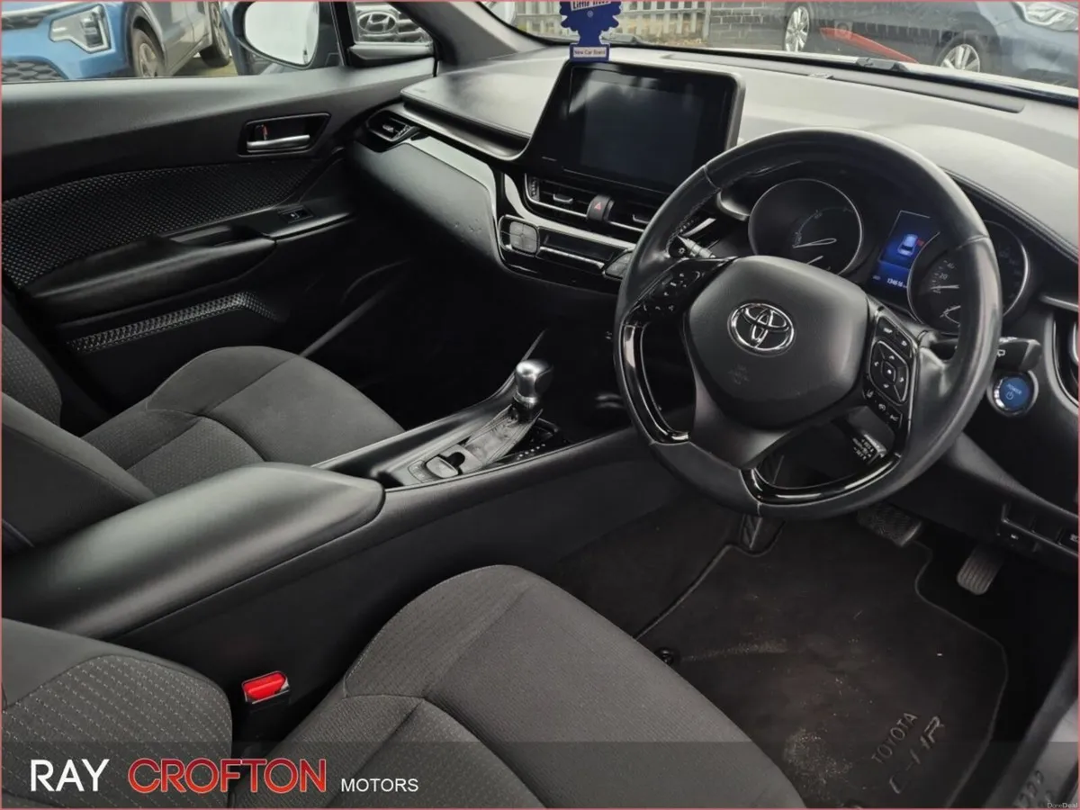 Toyota C-HR 1.8 HYBRID LUNA - Image 2
