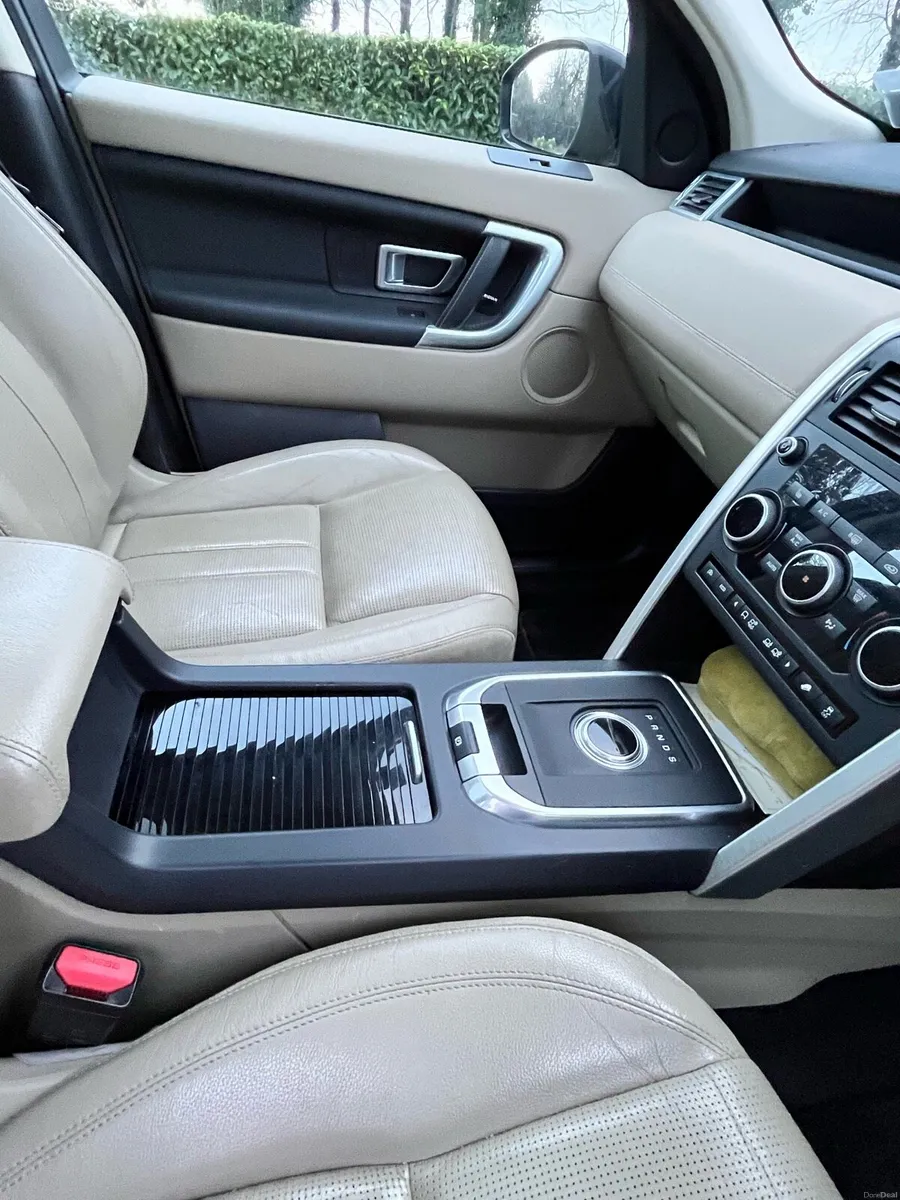 Land Rover discover sport - Image 4