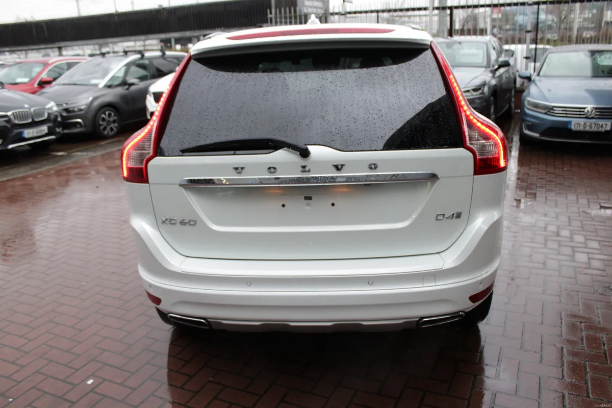 2.0D4 SE LUXURY PAN-ROOF 5DR ESTATE AUTO  // 1 OWN - Image 4