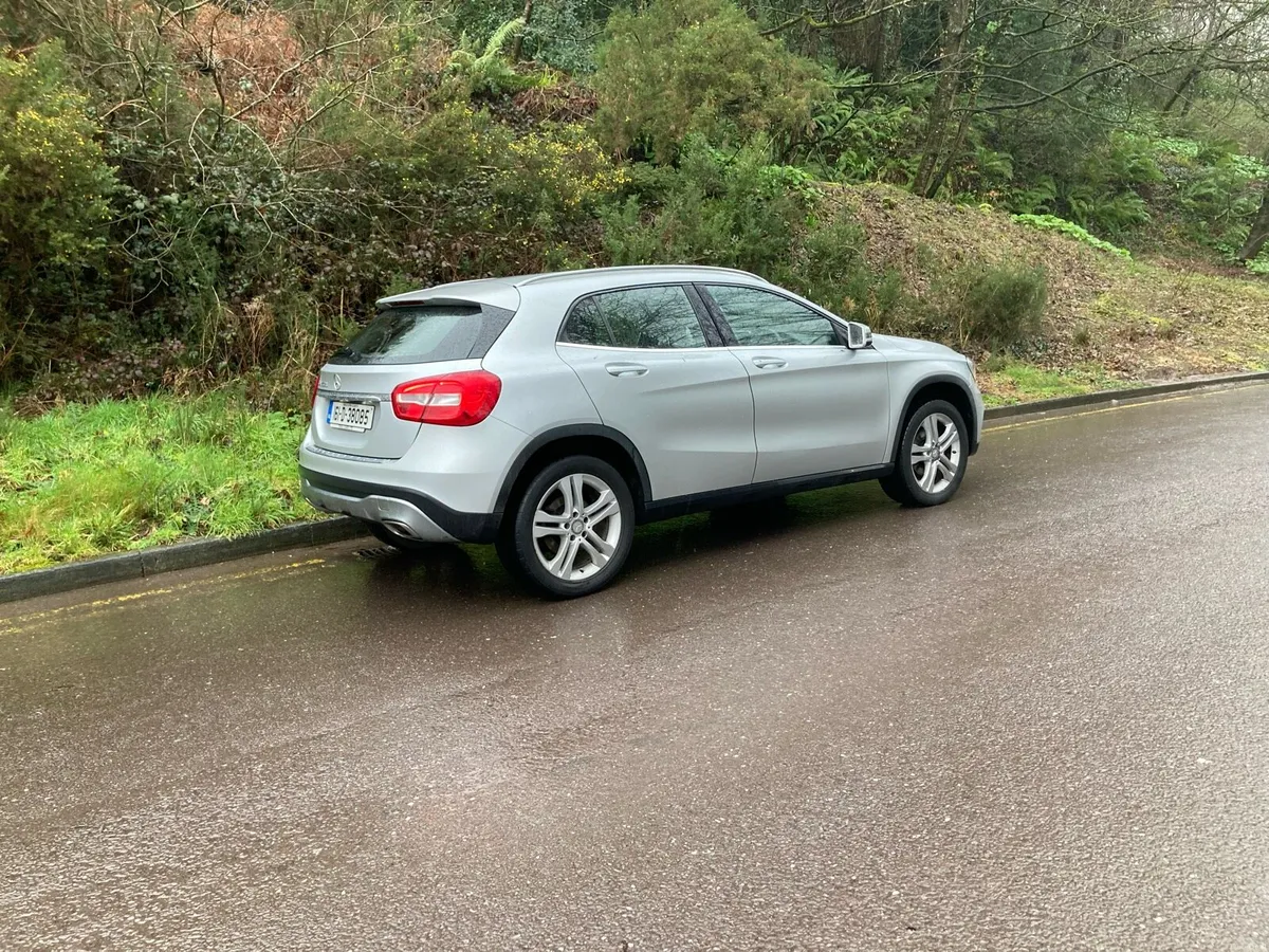 MercedesGLA 200d SUV Automatic - Image 3