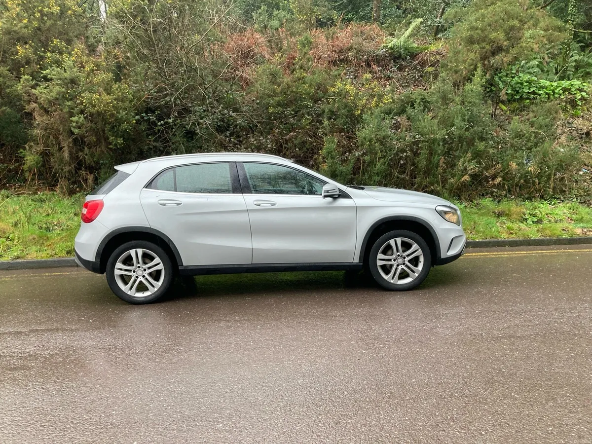 MercedesGLA 200d SUV Automatic - Image 2