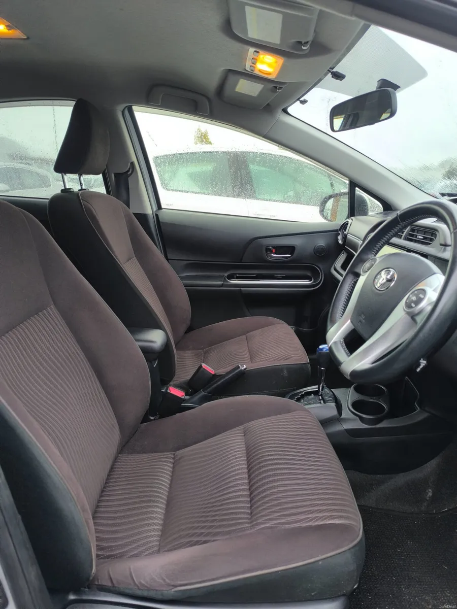151 Toyota Aqua  1.5 Hybrid AUTOMATIC - Image 4