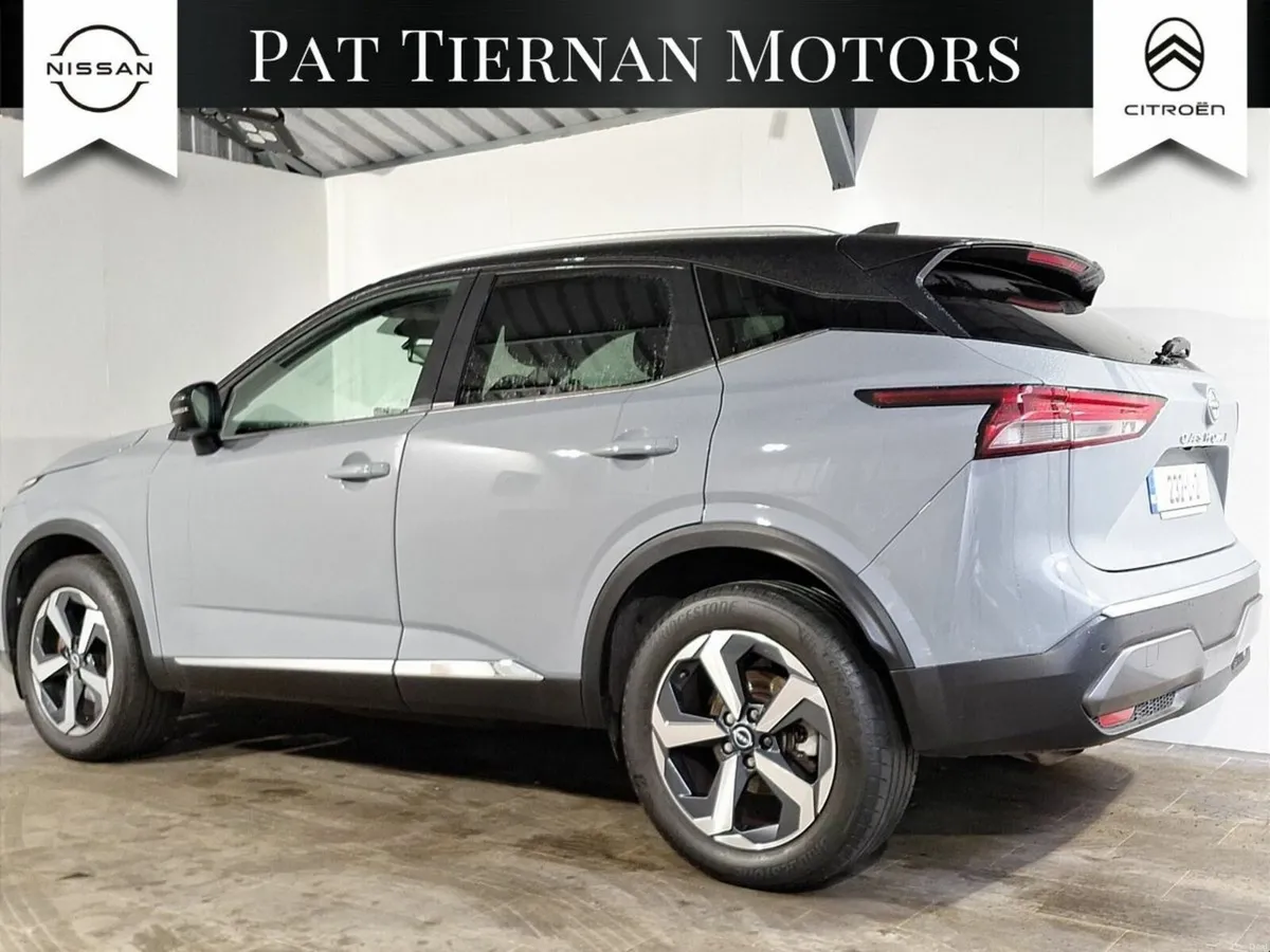 Nissan Qashqai 1.3 SV PREMIUM 2 TONE - Image 2