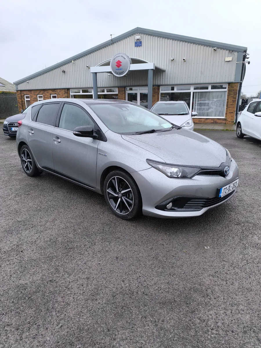 172 Toyota Auris 1.8 Hybrid. Full leather - Image 1