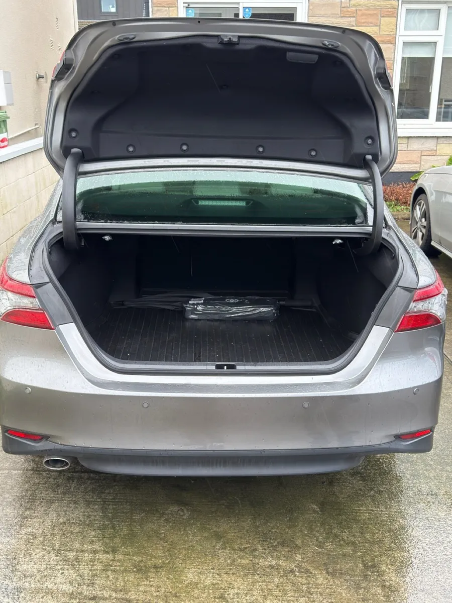 Toyota Camry Platinum spotless 39 k price - Image 2