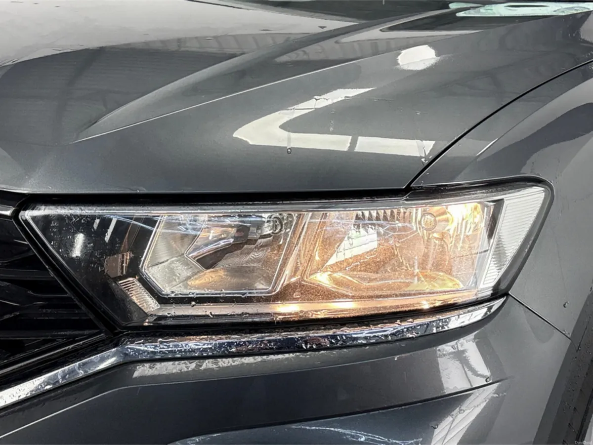 Volkswagen T-Roc DESIGN 1.0 TSI MANUAL**MULTIFUNCT - Image 2