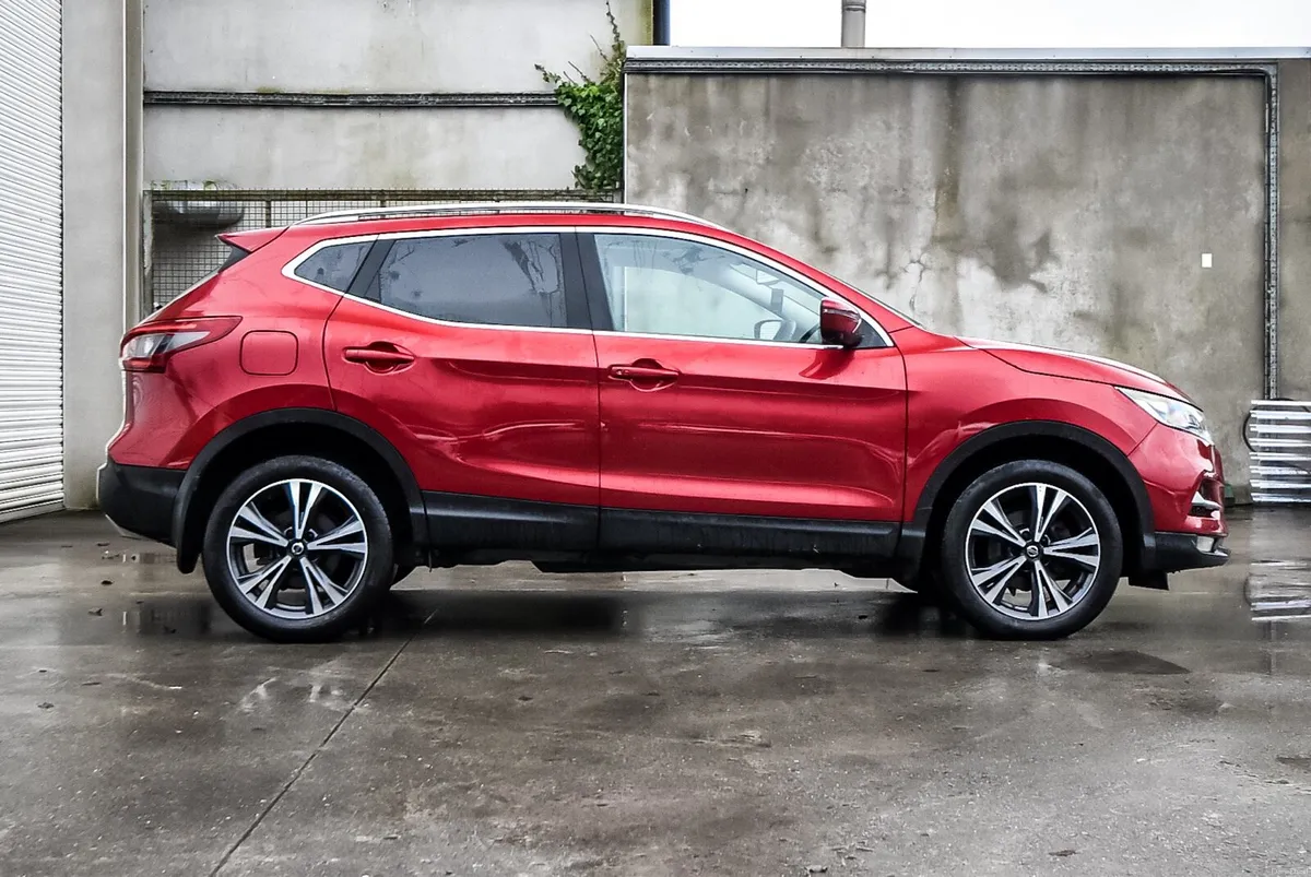 212 Nissan Qashqai 1.3 SV Premium Low Mileage - Image 4