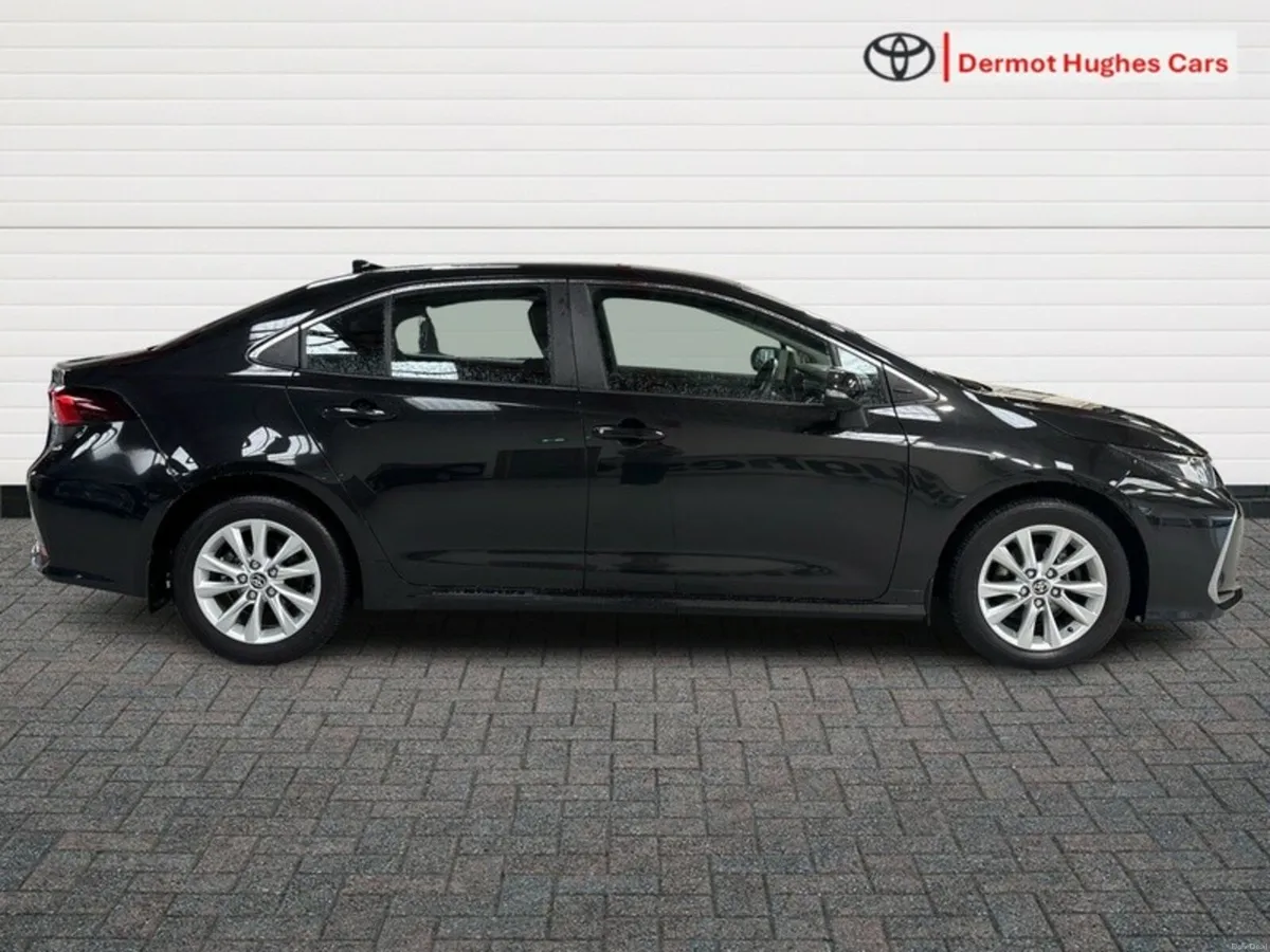 Toyota Corolla LUNA SALOON HYBRID AUTO - Image 3