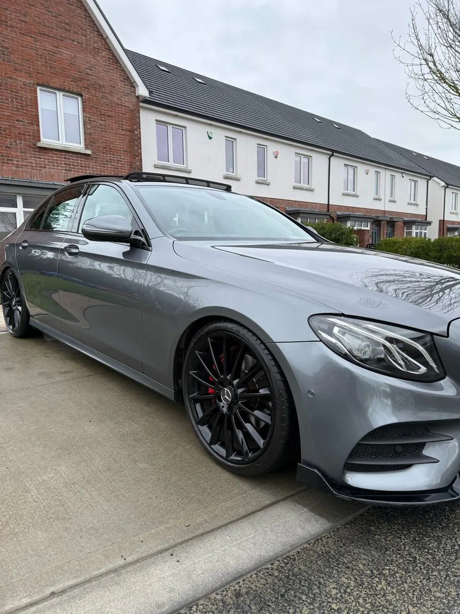 MERCEDES E220 AMG-LINE SUNROOF 20INCH ALLOY WHEELS - Image 3