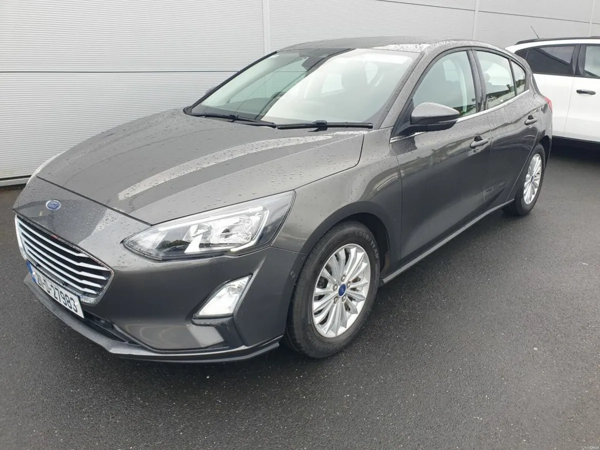 Ford Focus Titanium Edition, Automatic, Petrol, 23 - Image 4